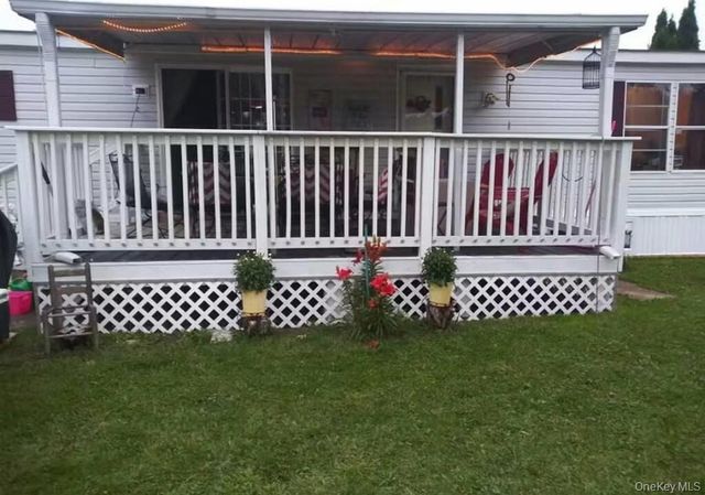 14 Palm Drive, Bloomingburg, NY 12721