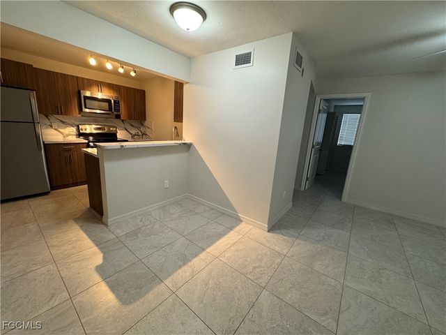 7961 Gladiolus DR, Fort Myers, FL 33908