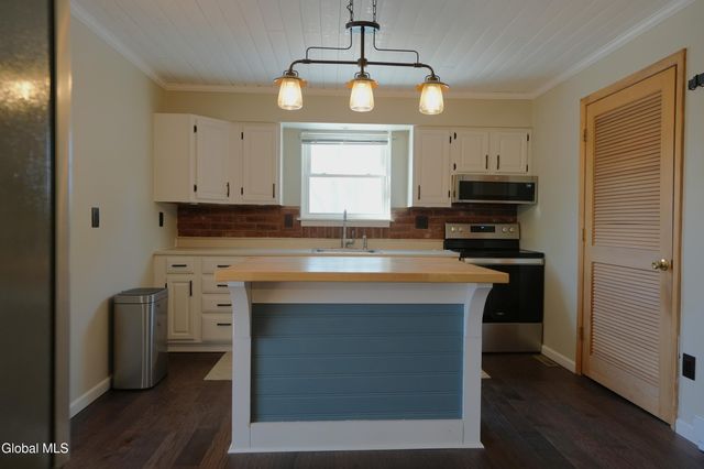 301 Bemis Road, Gloversville, NY 12078