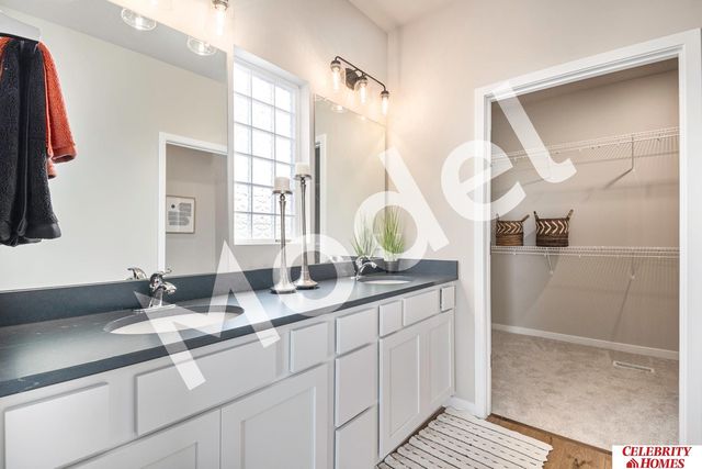 8010 N 113 Street, Omaha, NE 68142