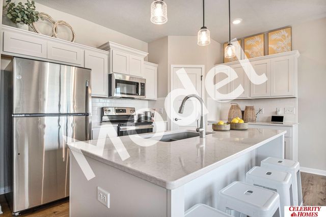 8010 N 113 Street, Omaha, NE 68142