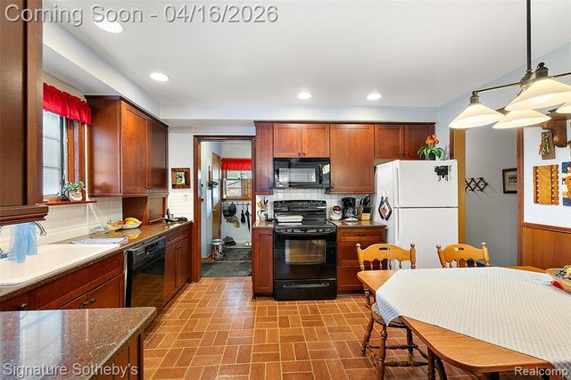 28868 Lorikay Street, Farmington, MI 48334