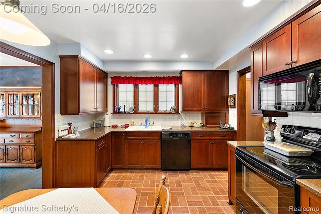 28868 Lorikay Street, Farmington, MI 48334