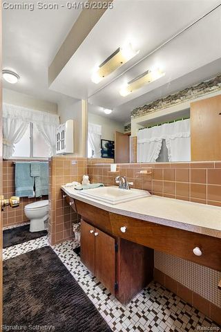 28868 Lorikay Street, Farmington, MI 48334