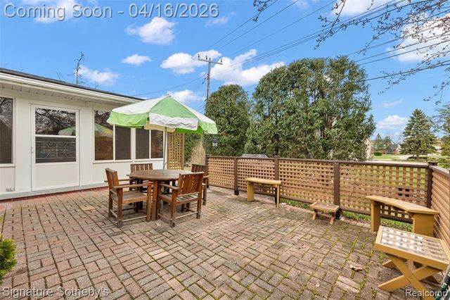 28868 Lorikay Street, Farmington, MI 48334