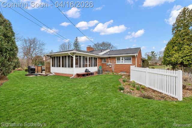 28868 Lorikay Street, Farmington, MI 48334