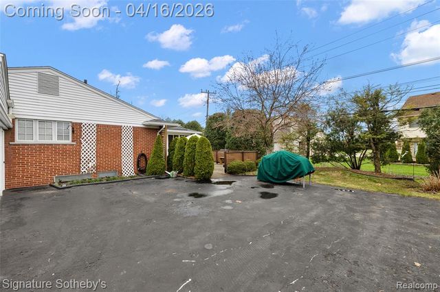 28868 Lorikay Street, Farmington, MI 48334