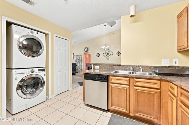 6860 SKAFF Avenue 2-15, Jacksonville, FL 32244