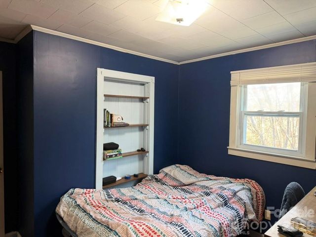 973 8th Avenue NW, Hickory, NC 28601