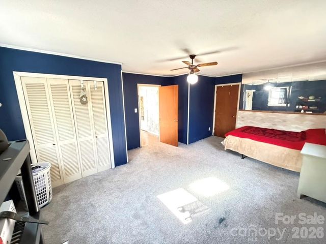 973 8th Avenue NW, Hickory, NC 28601