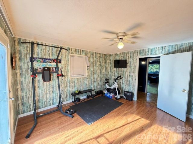 973 8th Avenue NW, Hickory, NC 28601