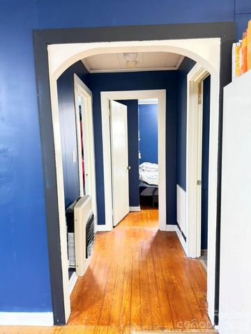 973 8th Avenue NW, Hickory, NC 28601