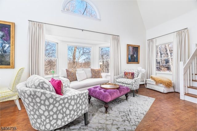 18 Harding Ter, Morristown Town, NJ 07960