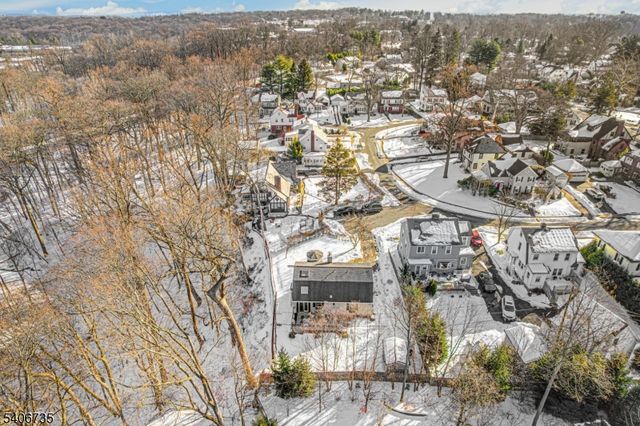 18 Harding Ter, Morristown Town, NJ 07960