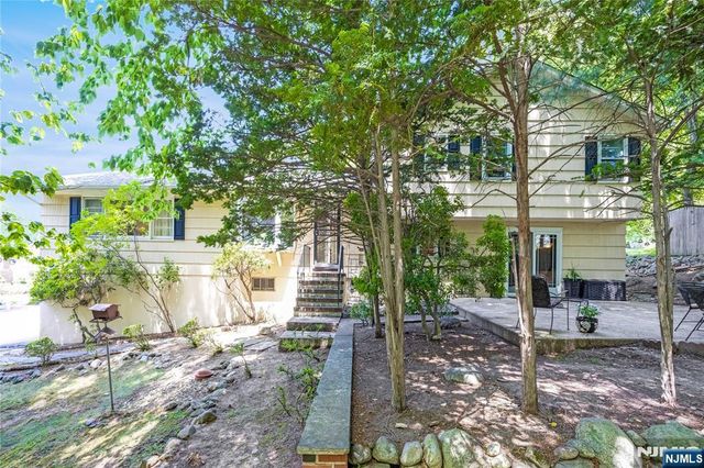 551 Stellman Drive, River Vale, NJ 07675