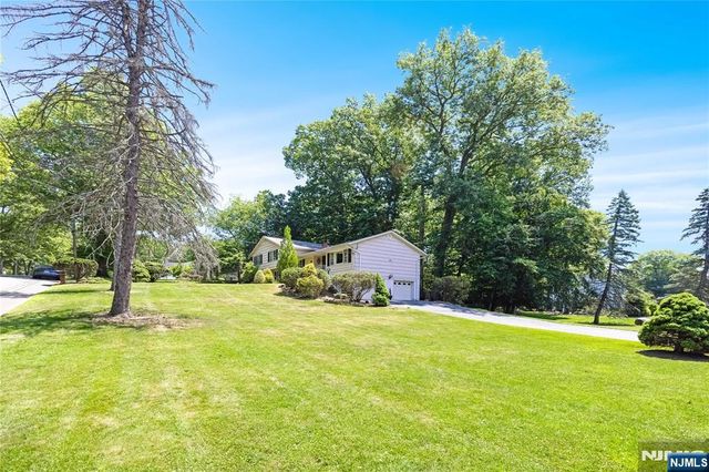 551 Stellman Drive, River Vale, NJ 07675