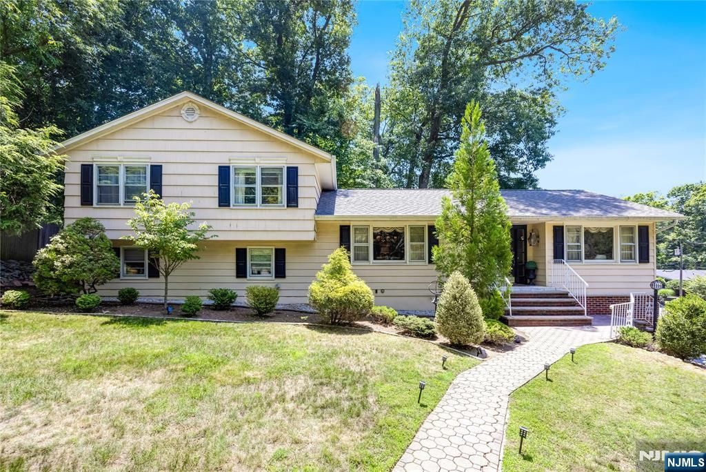 551 Stellman Drive, River Vale, NJ 07675