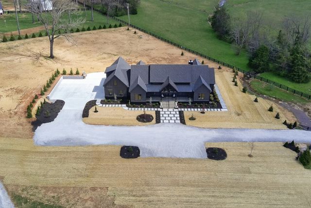 5710 Lunns Store Rd, Chapel Hill, TN 37034