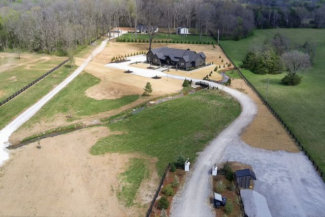 5710 Lunns Store Rd, Chapel Hill, TN 37034
