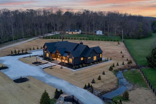 5710 Lunns Store Rd, Chapel Hill, TN 37034