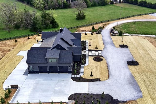 5710 Lunns Store Rd, Chapel Hill, TN 37034