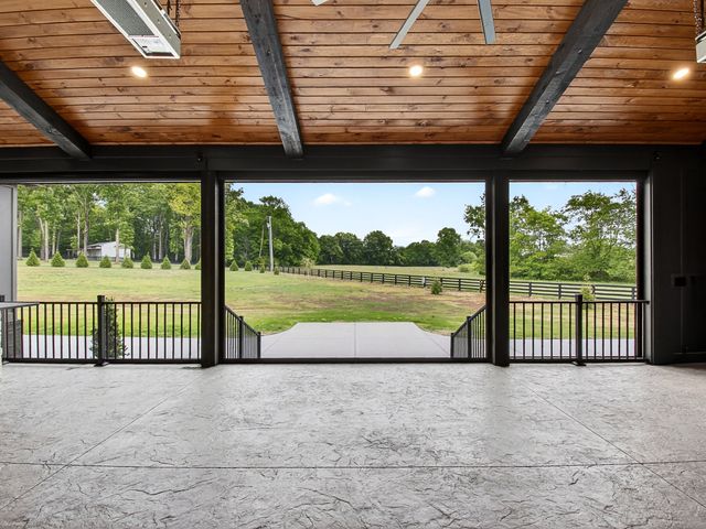 5710 Lunns Store Rd, Chapel Hill, TN 37034