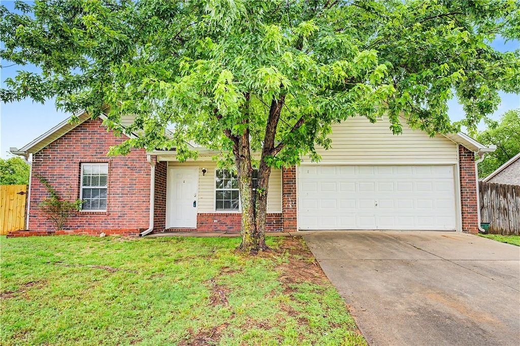 1168 S Sherman Avenue, Fayetteville, AR 72701