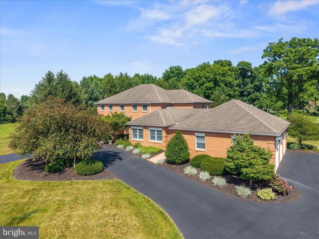 125 ON THE GREEN DR DR, Lebanon, PA 17042