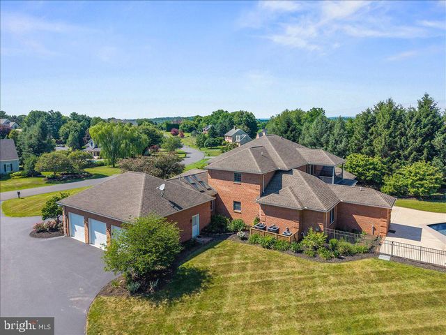 125 ON THE GREEN DR DR, Lebanon, PA 17042