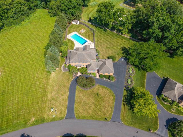 125 ON THE GREEN DR DR, Lebanon, PA 17042
