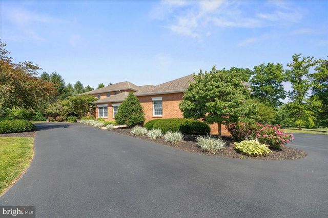 125 ON THE GREEN DR DR, Lebanon, PA 17042