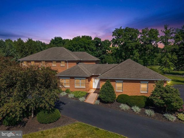 125 ON THE GREEN DR DR, Lebanon, PA 17042