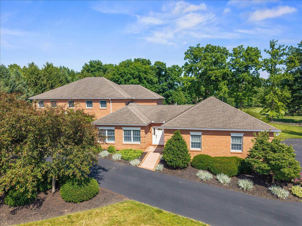 125 ON THE GREEN DR DR, Lebanon, PA 17042