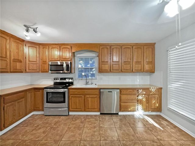 804 Murray Road, Lee's Summit, MO 64081