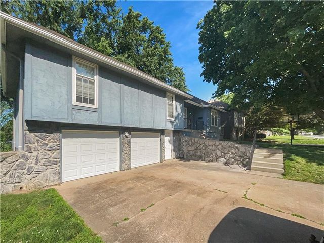 804 Murray Road, Lee's Summit, MO 64081