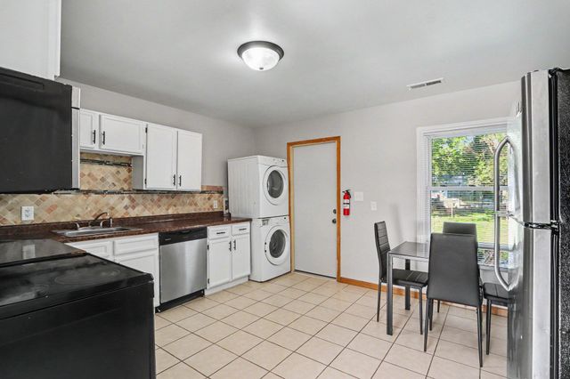2725 Cimarron Drive, Kalamazoo, MI 49004