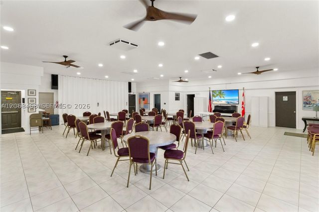 5620 SW 3rd Pl 103, Margate, FL 33068
