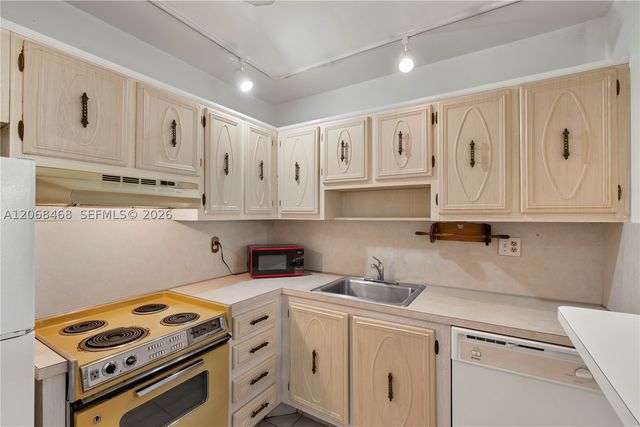 5620 SW 3rd Pl 103, Margate, FL 33068