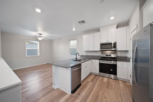 3286 New York Rd, West Sacramento, CA 95691