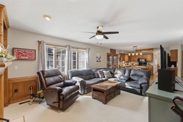 4464 91st Street, Urbandale, IA 50322