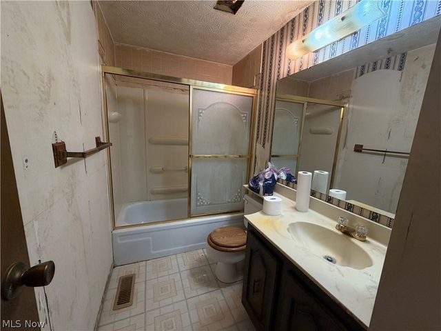 117 Dennis Drive, Cortland, OH 44410