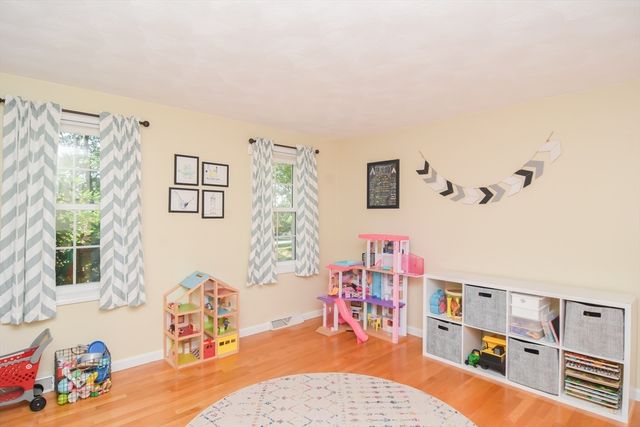 163 Old Ferry Dr, Methuen, MA 01844