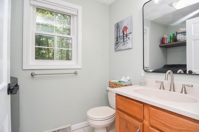 163 Old Ferry Dr, Methuen, MA 01844