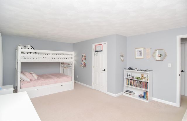 163 Old Ferry Dr, Methuen, MA 01844
