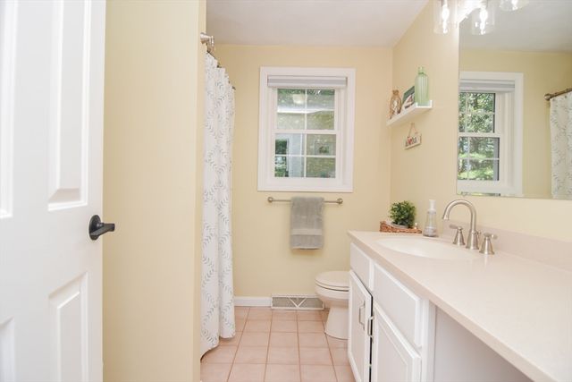163 Old Ferry Dr, Methuen, MA 01844