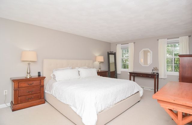 163 Old Ferry Dr, Methuen, MA 01844