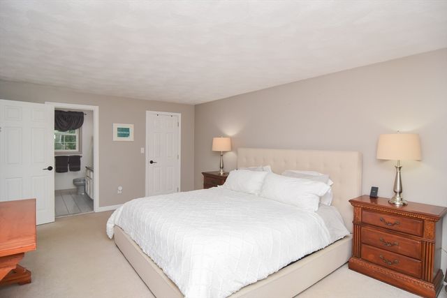 163 Old Ferry Dr, Methuen, MA 01844
