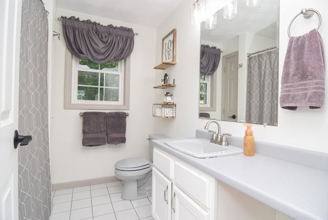163 Old Ferry Dr, Methuen, MA 01844