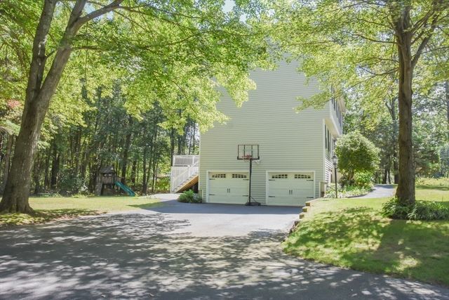 163 Old Ferry Dr, Methuen, MA 01844