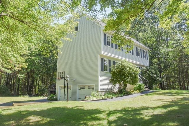 163 Old Ferry Dr, Methuen, MA 01844